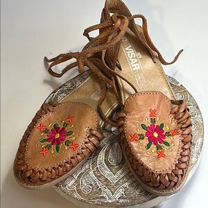 VISAR WOMENS 1978 HUARACHES LEATHER SANDALS WITH EMBROIDERED FLOWERS SIZE 7.5